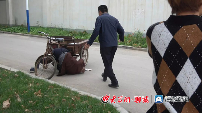 暖新闻 | 冠县：综合执法局执法队员紧急救助一名摔倒老人