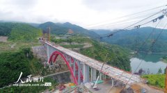 浙江温州南浦溪特大桥352块桥面板成功完成吊装