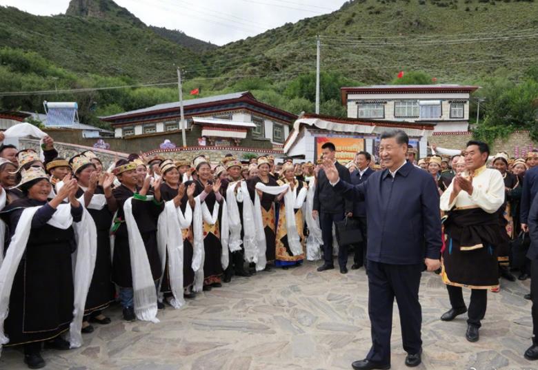 习近平在西藏林芝考察调研